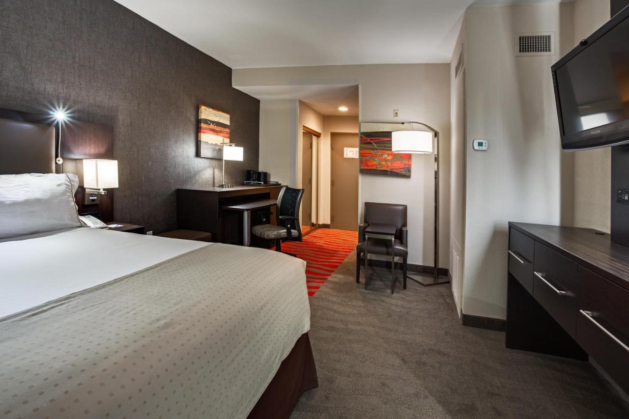 Holiday Inn Express & Suites Naples Downtown - 5Th Avenue By Ihg Exterior photo