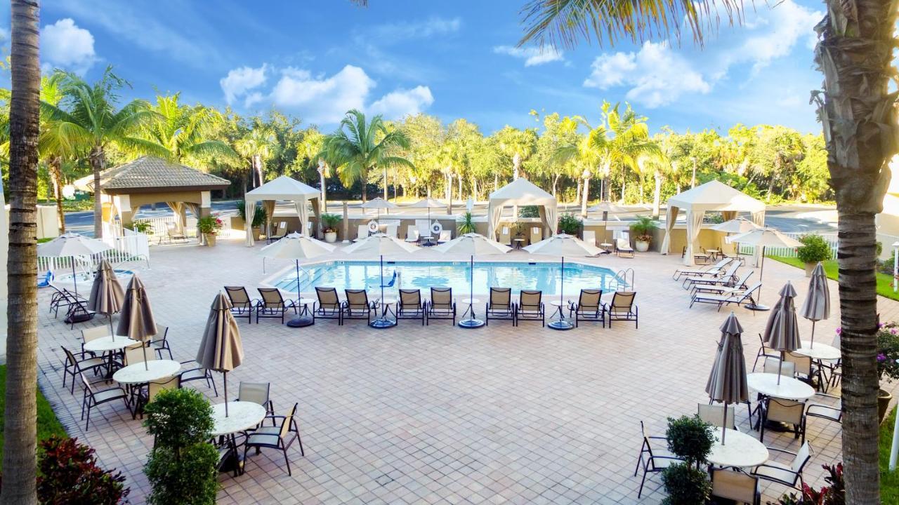 Holiday Inn Express & Suites Naples Downtown - 5Th Avenue By Ihg Exterior photo