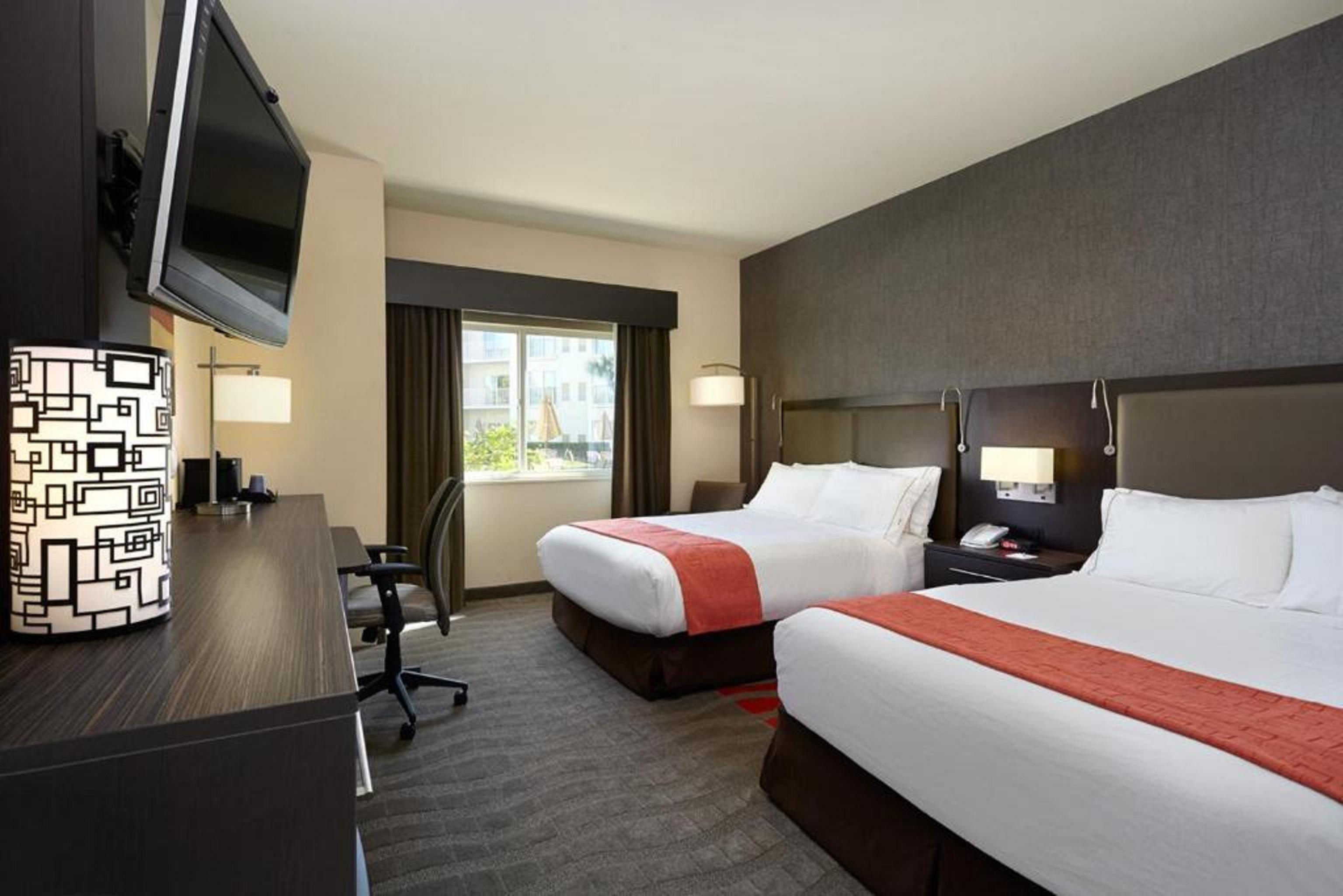Holiday Inn Express & Suites Naples Downtown - 5Th Avenue By Ihg Exterior photo