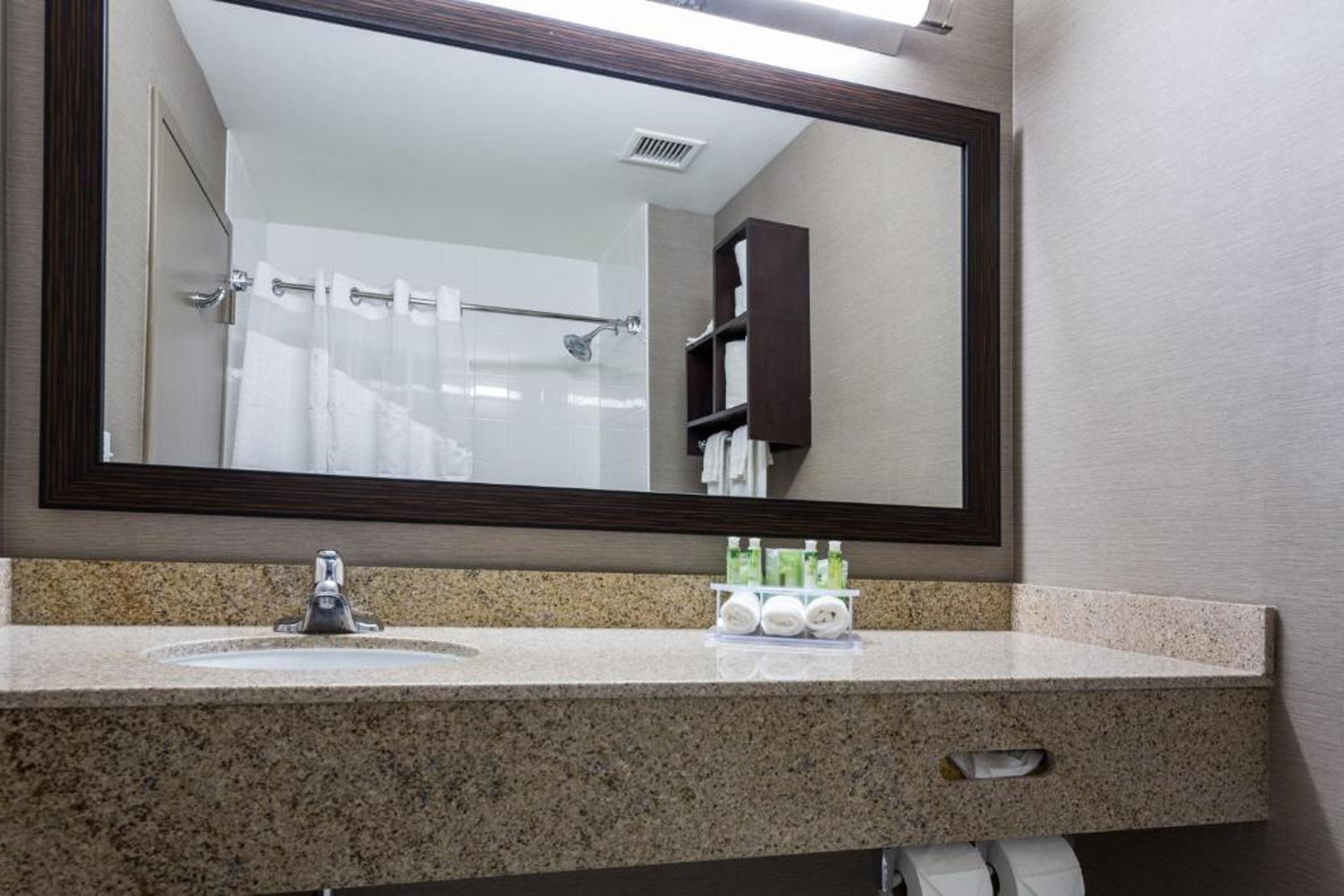 Holiday Inn Express & Suites Naples Downtown - 5Th Avenue By Ihg Exterior photo