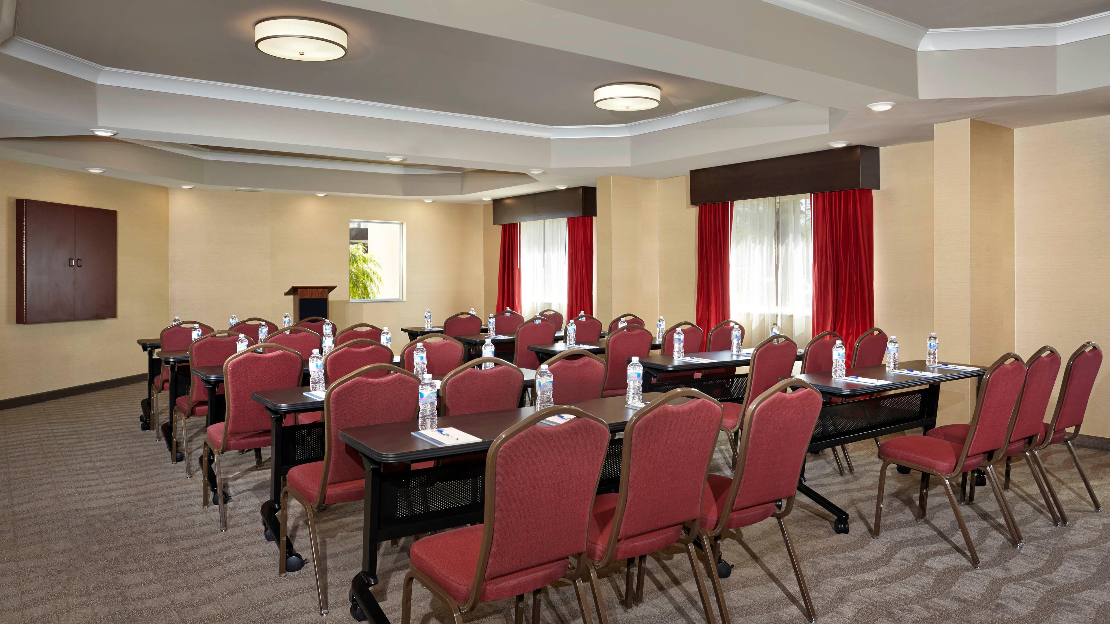 Holiday Inn Express & Suites Naples Downtown - 5Th Avenue By Ihg Exterior photo