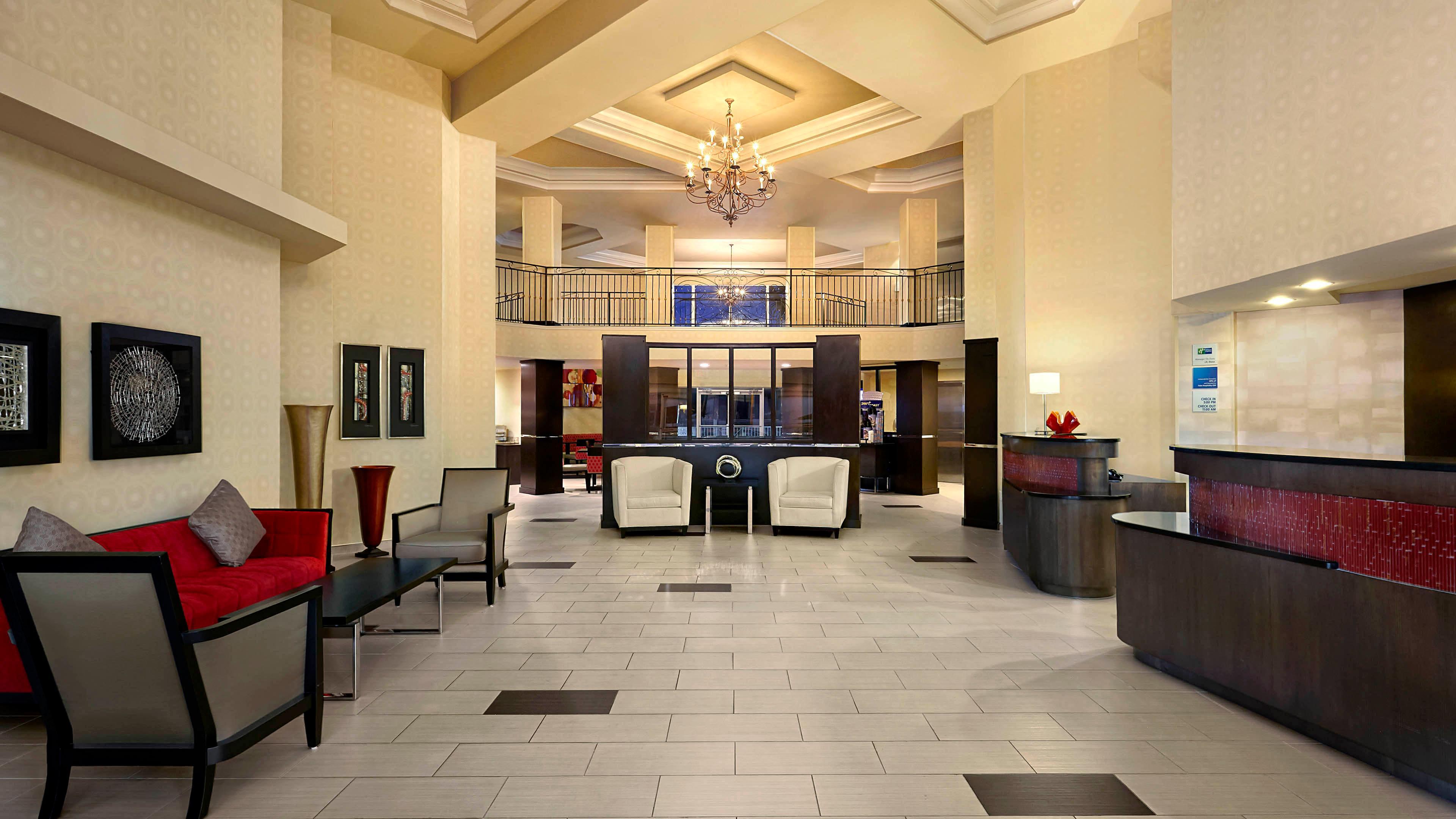Holiday Inn Express & Suites Naples Downtown - 5Th Avenue By Ihg Exterior photo