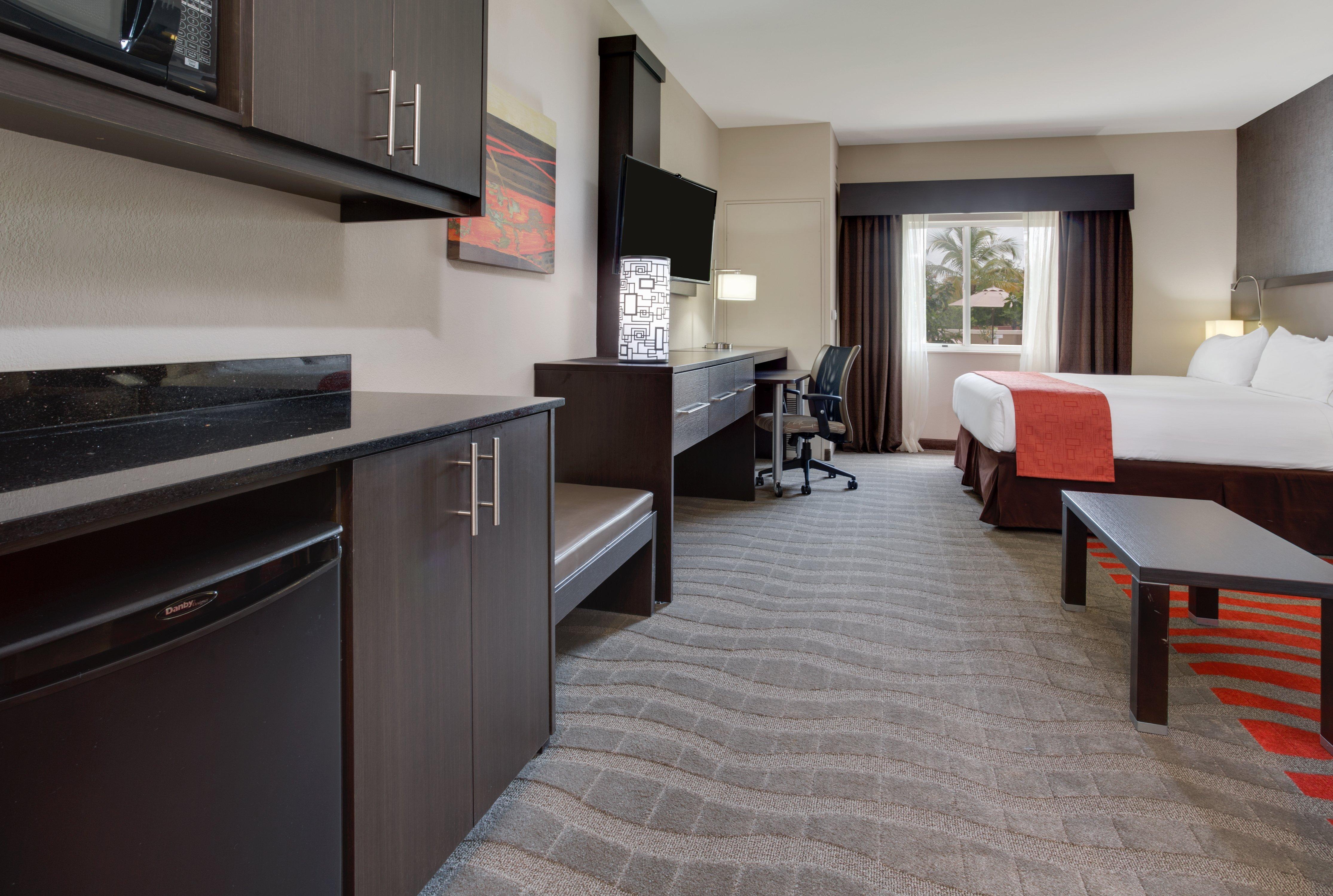 Holiday Inn Express & Suites Naples Downtown - 5Th Avenue By Ihg Exterior photo