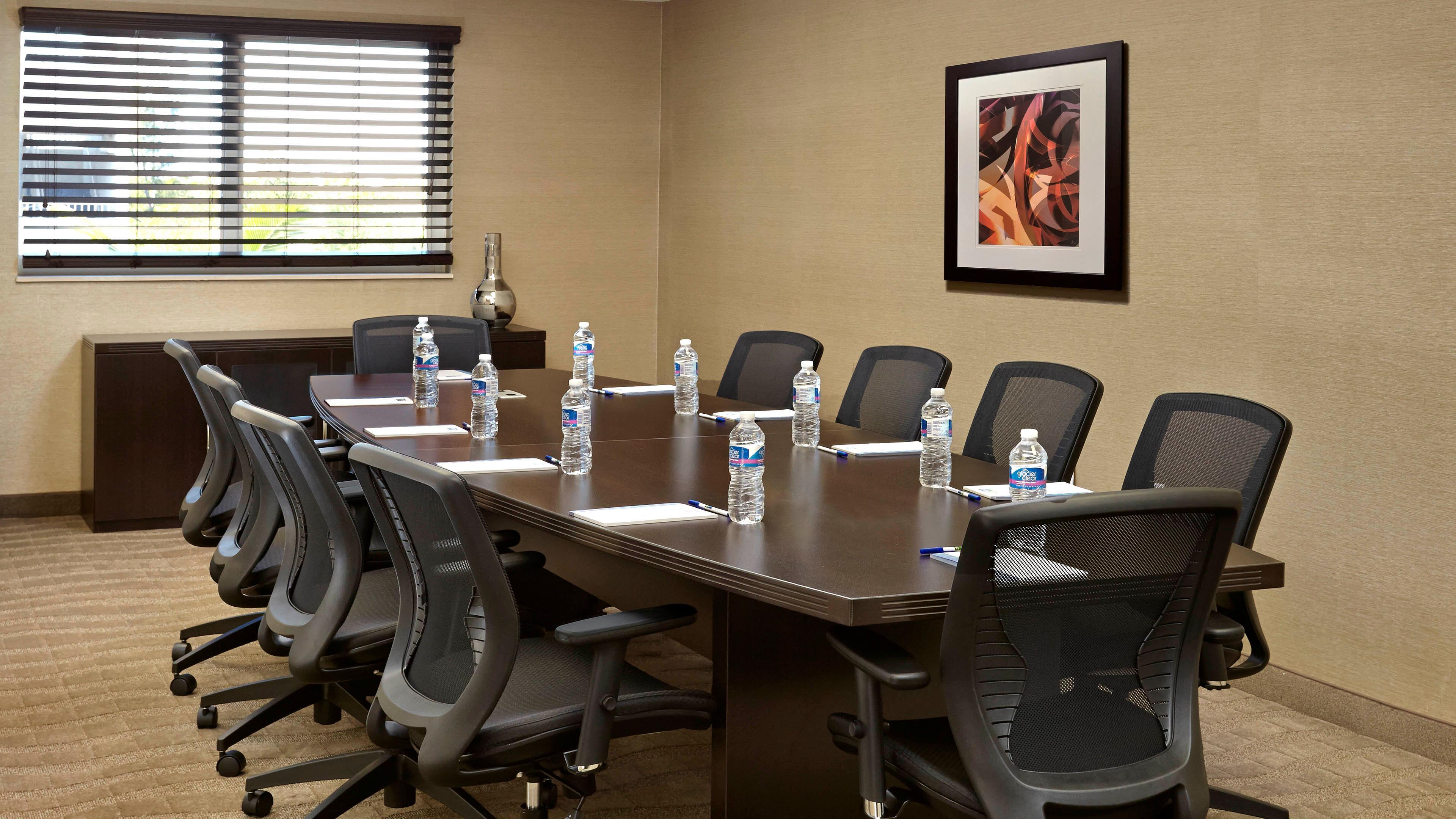 Holiday Inn Express & Suites Naples Downtown - 5Th Avenue By Ihg Exterior photo