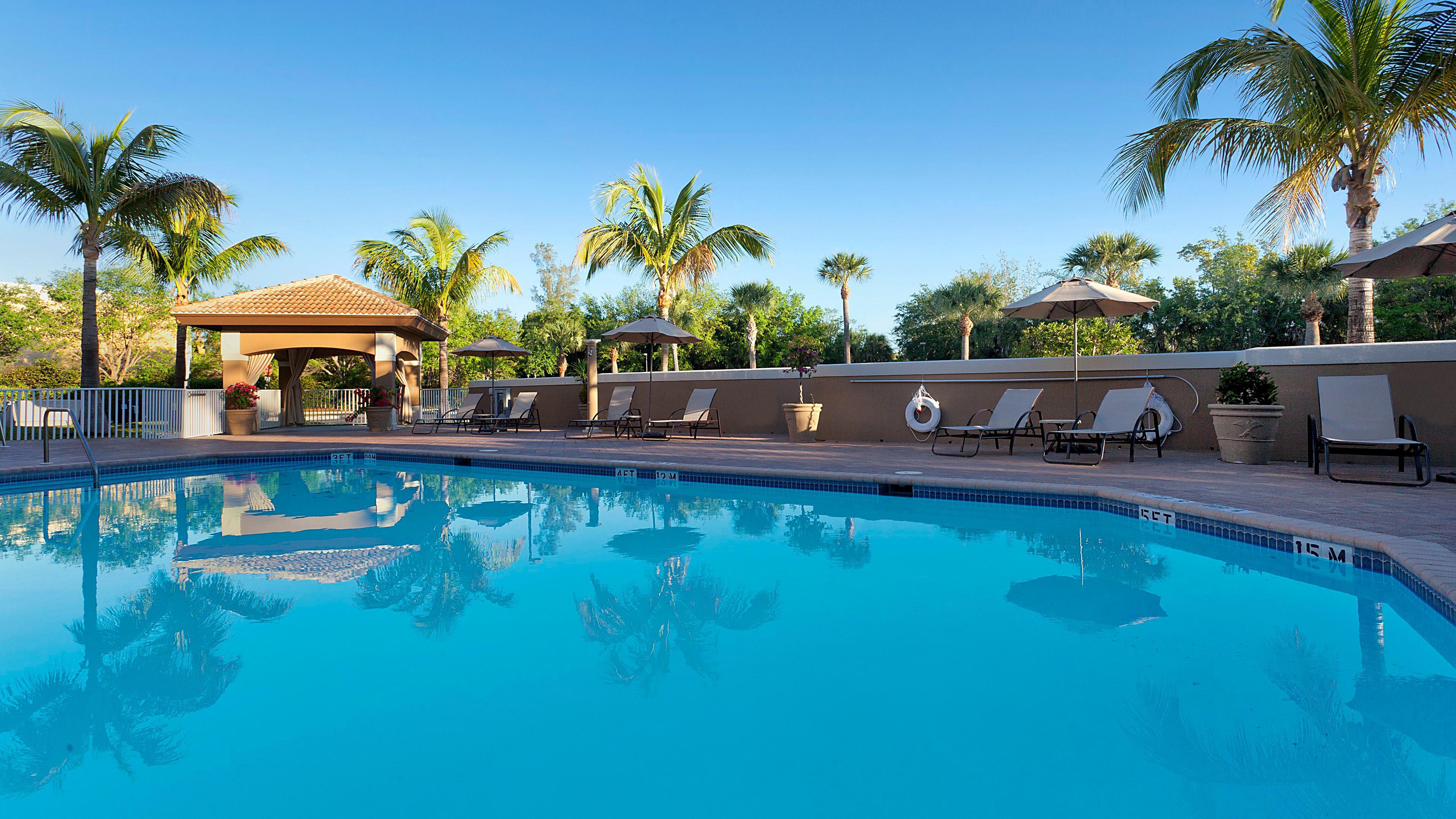 Holiday Inn Express & Suites Naples Downtown - 5Th Avenue By Ihg Exterior photo
