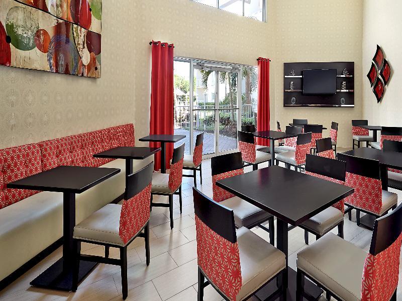 Holiday Inn Express & Suites Naples Downtown - 5Th Avenue By Ihg Exterior photo